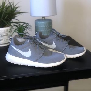 Womens Nike tennis shoes.